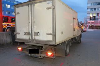 Řidič dodávky ve Zlíně couval po chodníku, srazil dvě ženy - Novinky